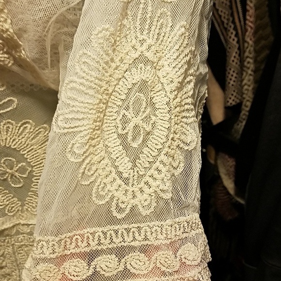 Lace Cover up - Picture 4 of 6